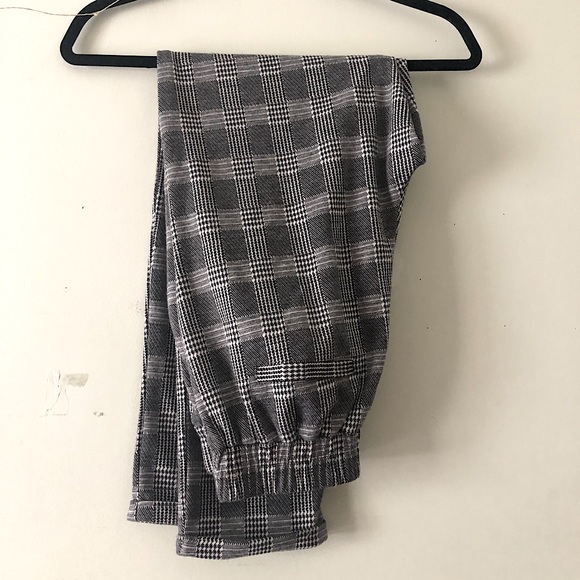 Plaid Fashion Nova pants - Picture 2 of 2